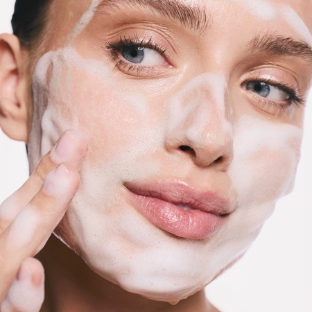 SUNEWMED+ Active Foaming Cleanser Face and Eye Makeup Removal Reinigungsschaum zum Abschminken mit Vitamin C