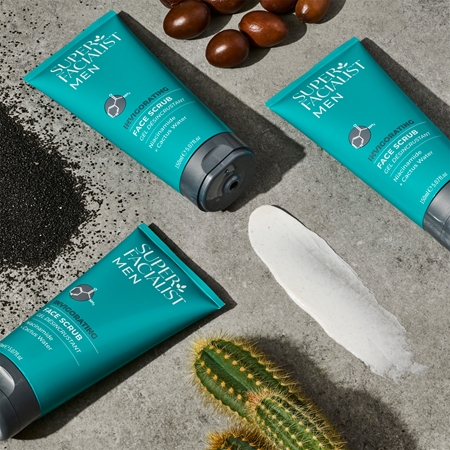 Super Facialist For Men Invigorating Glättendes Gesichtspeeling für Herren