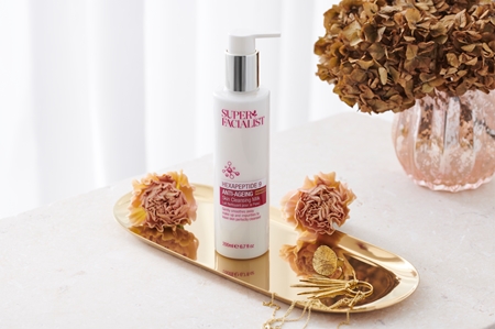 Super Facialist Hexapeptide 9 Anti-Ageing drėkinamasis valomasis losjonas brandžiai odai