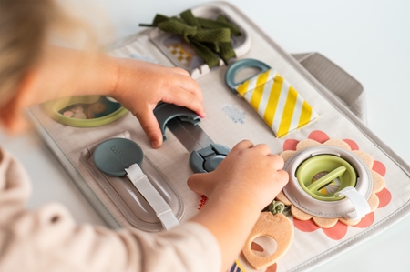Taf Toys Snap‘n Learn Board vauvan leikkipöytä