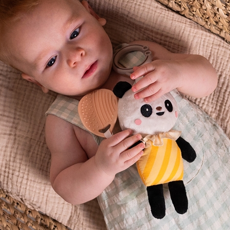 Taf Toys Activity Toy Pamela the Panda kontrastingas kabantis žaislas su kramtoma dalimi