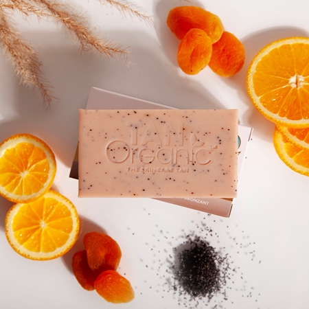TanOrganic The Skincare Tan exfoliační tělové mýdlo