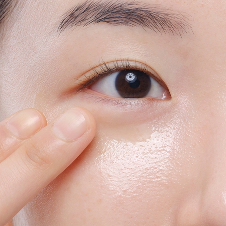 The Ordinary Caffeine Solution 5% + EGCG Eye Serum silmänympärysseerumi turvotuksen ja tummien silmänalusten ehkäisyyn