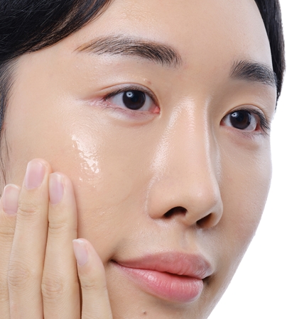 The Ordinary Alpha Arbutin 2% + HA rozjasňujúce pleťové sérum s kyselinou hyalurónovou