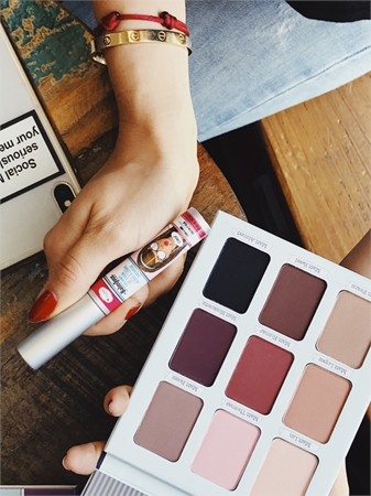 theBalm Meet Matt(e) Trimony палітра тіней з дзеркальцем