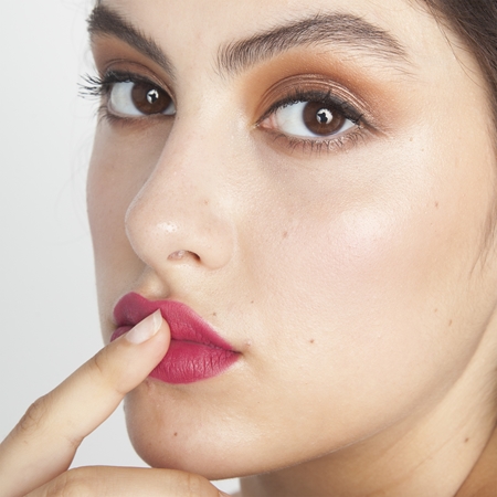 theBalm Meet Matt(e) Hughes Long Lasting Liquid Lipstick dlouhotrvající tekutá rtěnka