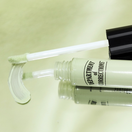 theBalm Department of Corrections Redness Color Corrector aufhellende CC-Creme gegen Hautrötungen