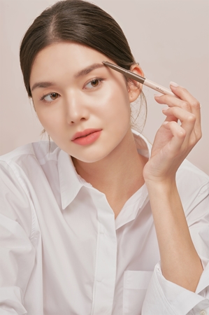 thim Artist Touch Brow Duo oboustranná tužka na obočí s kartáčkem