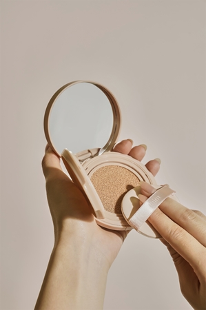 thim Luminous Skin Cushion langanhaltendes Make up im Schwämmchen für hydratisierte und strahlende Haut