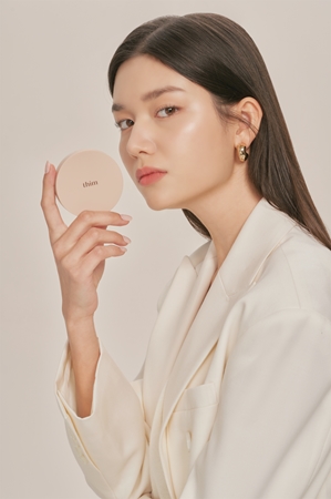 thim Luminous Skin Cushion langanhaltendes Make up im Schwämmchen für hydratisierte und strahlende Haut
