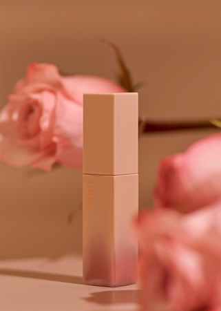 thim Satin Lip Glaze dlouhotrvající lesk na rty s hydratačním účinkem