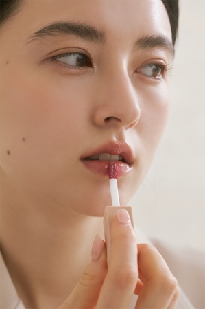 thim Satin Lip Glaze dlouhotrvající lesk na rty s hydratačním účinkem