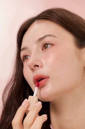 thim Satin Lip Glaze dlhotrvajúci lesk na pery s hydratačným účinkom