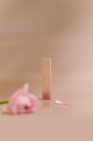 thim Satin Lip Glaze Kauapüsiv huuleläige niisutava toimega
