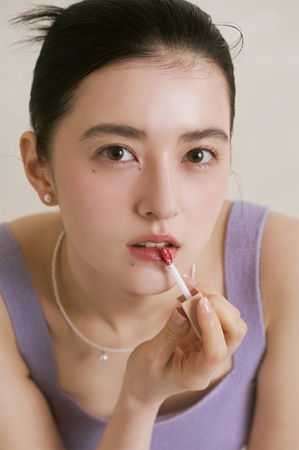 thim Satin Lip Glaze Kauapüsiv huuleläige niisutava toimega