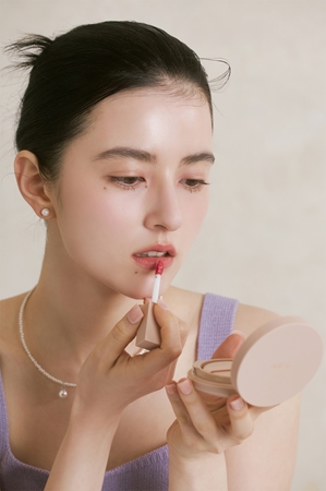 thim Satin Lip Glaze Kauapüsiv huuleläige niisutava toimega