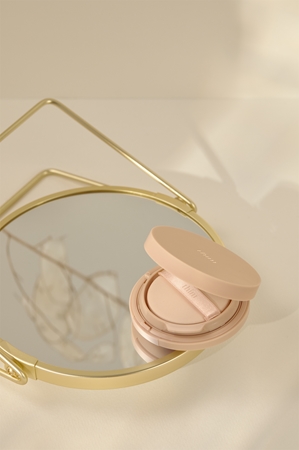 thim Luminous Skin Cushion dlouhotrvající make-up v houbičce pro rozjasnění a hydrataci