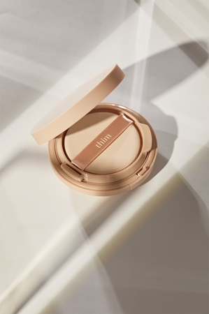 thim Luminous Skin Cushion dlouhotrvající make-up v houbičce pro rozjasnění a hydrataci
