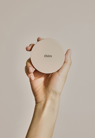thim Luminous Skin Cushion dlouhotrvající make-up v houbičce pro rozjasnění a hydrataci