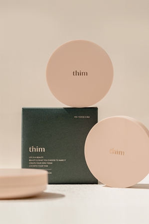 thim Luminous Skin Cushion dlouhotrvající make-up v houbičce pro rozjasnění a hydrataci
