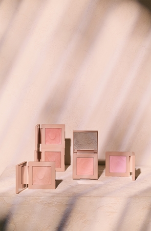 thim Infusion Blush pudrová tvářenka pro rozjasnění pleti