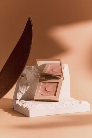 thim Infusion Blush pudrowy róż z efektem rozjaśniającym