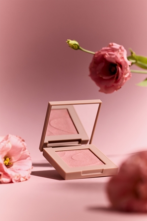 thim Infusion Blush Puuderpõsepuna sära andva efektiga