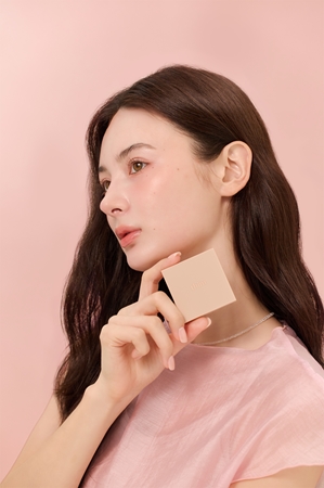 thim Infusion Blush Puuderpõsepuna sära andva efektiga