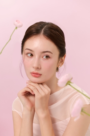 thim Infusion Blush Powder Blush with a brightening effect