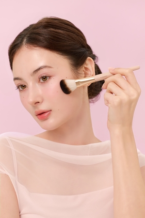 thim Infusion Blush Powder Blush with a brightening effect