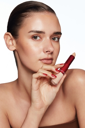TIRTIR Glide & Hide Blurring Concealer Creamy Concelear to brighten and smooth the skin