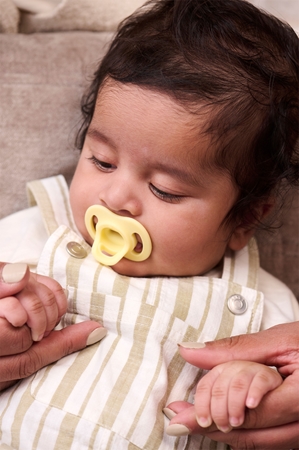 Tommee Tippee Ultra Light Stay Put 0-6 m биберон