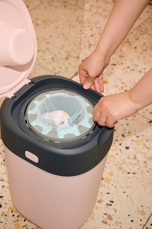 Tommee Tippee Twist & Click Pink kôš na plienky + kazeta do koša