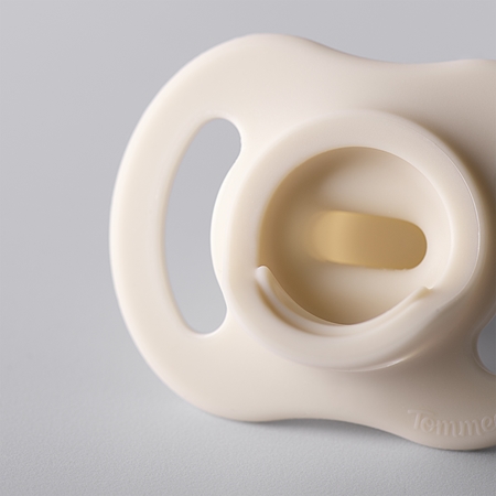 Tommee Tippee Ultra Light Stay Put 6-18 m πιπίλα