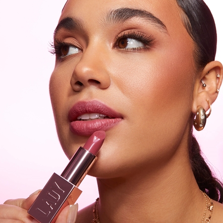 Too Faced Lady Bold Cream Lipstick Cremiger Lippenstift für einen langanhaltenden Effekt