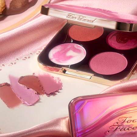 Too Faced Holiday Daydreams Face Palette paleta highlightera i rumenila