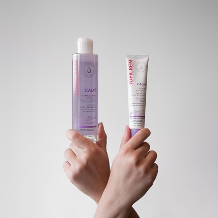 Topicrem UH FACE CALM+ Soothing Fluid Lindrande och fuktgivande vätska För intolerant hud