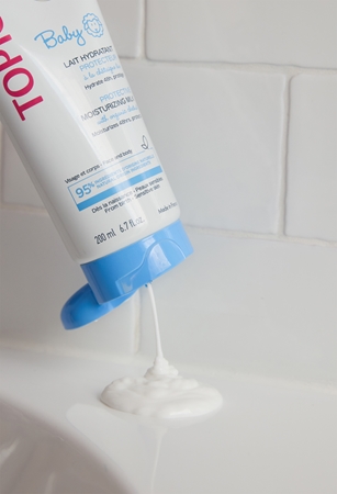 Topicrem BABY My 1st Ultra-Moisturizing Milk ενυδατικό γαλάκτωμα για σώμα και πρόσωπο για ξηρό και ευαίαισθητο δέρμα