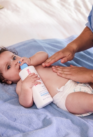 Topicrem BABY My 1st Ultra-Moisturizing Milk leite hidratante para corpo e rosto para peles secas e sensíveis