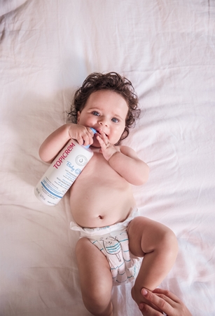 Topicrem BABY My 1st Ultra-Moisturizing Milk leite hidratante para corpo e rosto para peles secas e sensíveis