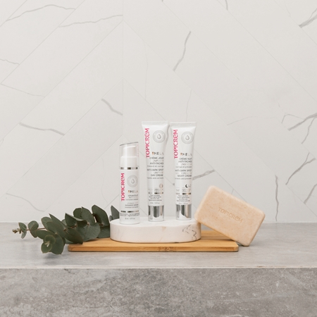 Topicrem MELA Unifying Exfoliating Bar sapun pentru curatare cu efect de exfoliere