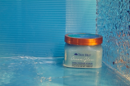 Tree Hut Shea Sugar Scrub Ocean Glow cukrový telový peeling