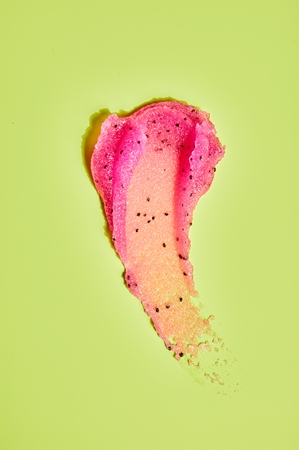Tree Hut Shea Sugar Scrub Dragon Fruit cukrový telový peeling