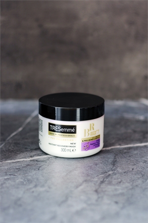 TRESemmé Biotin + Repair 7 máscara regeneradora para cabelos danificados