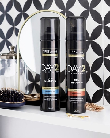 TRESemmé Day 2 Fresh & Clean dry shampoo foam