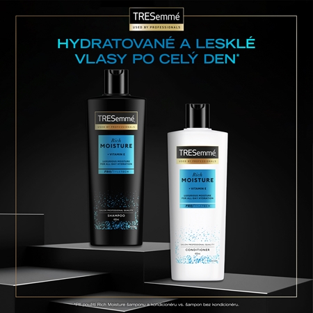 TRESemmé Rich Moisture Shampoo hydratační šampon s vitamínem E
