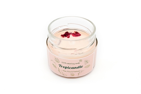 Tropicandle Plum, Rose & Patchouli ароматна свещ