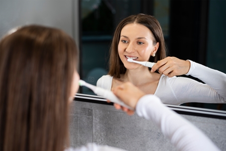 TrueLife SonicBrush T100 sonický zubní kartáček