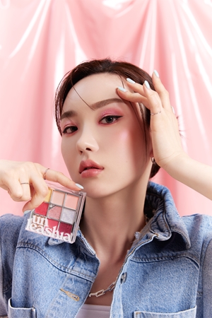Unleashia Glitterpedia Eye Palette akių šešėlių paletė atspalvis