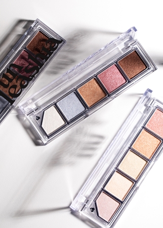Unleashia Mood Shower Face Palette Eyeshadow and Highlighter Palette with pearl shine